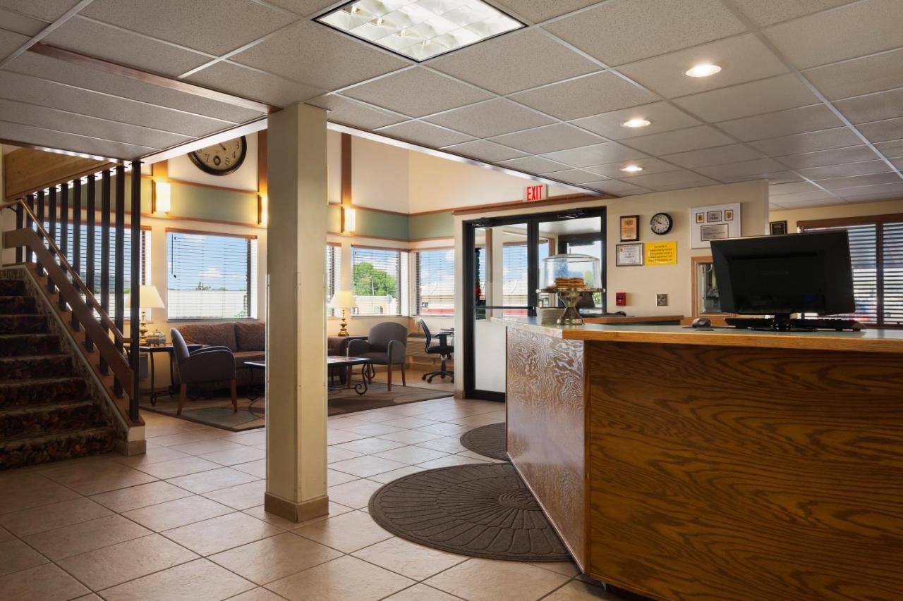 Hotel Super 8 By Wyndham Columbus Exterior foto
